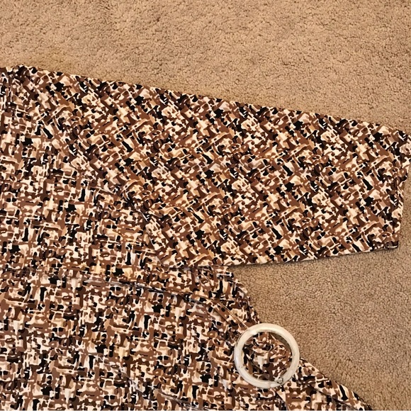 Laura Ashley Faux Wrap Stretch Top Womens Size 2X Tan Brown V Neck Shirt Ring - Picture 6 of 7